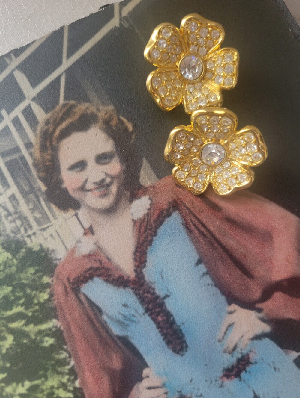Joan Rivers Gold Flower Crystal Rhinestone Stud Clip-On Earrings Y2K? Pretty!